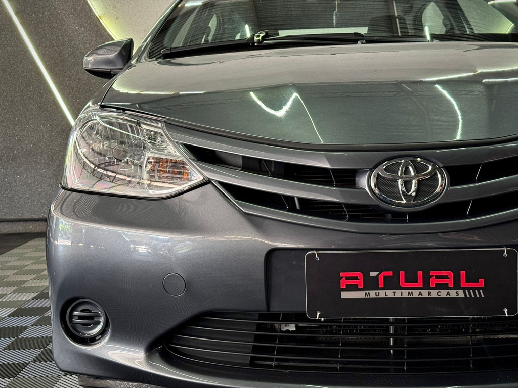 Toyota ETIOS Cinza