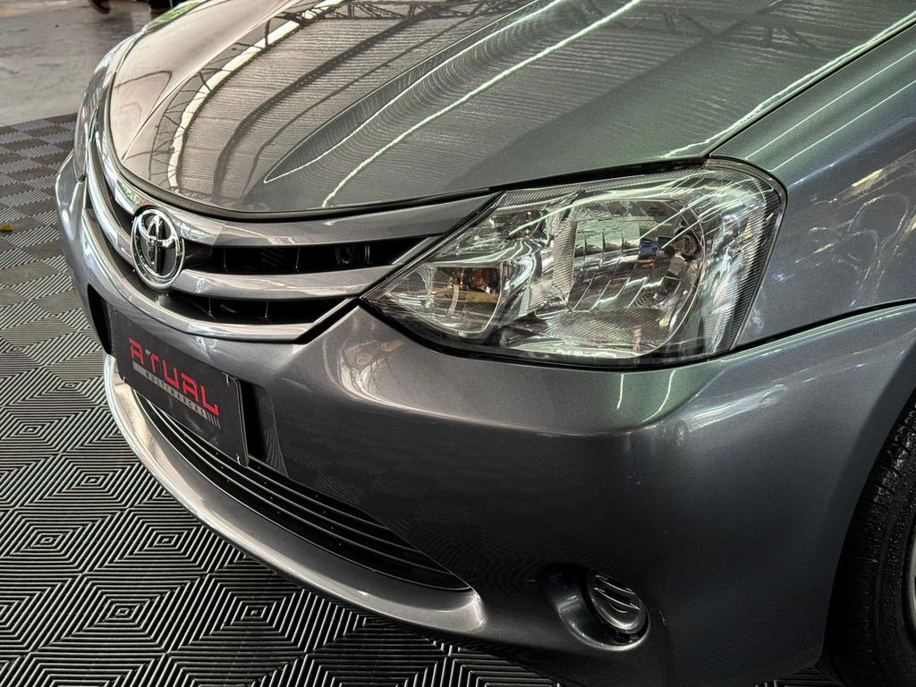 Toyota ETIOS Cinza