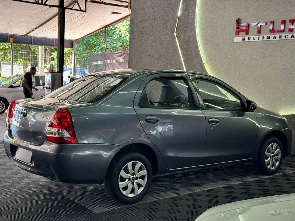 Toyota ETIOS Cinza
