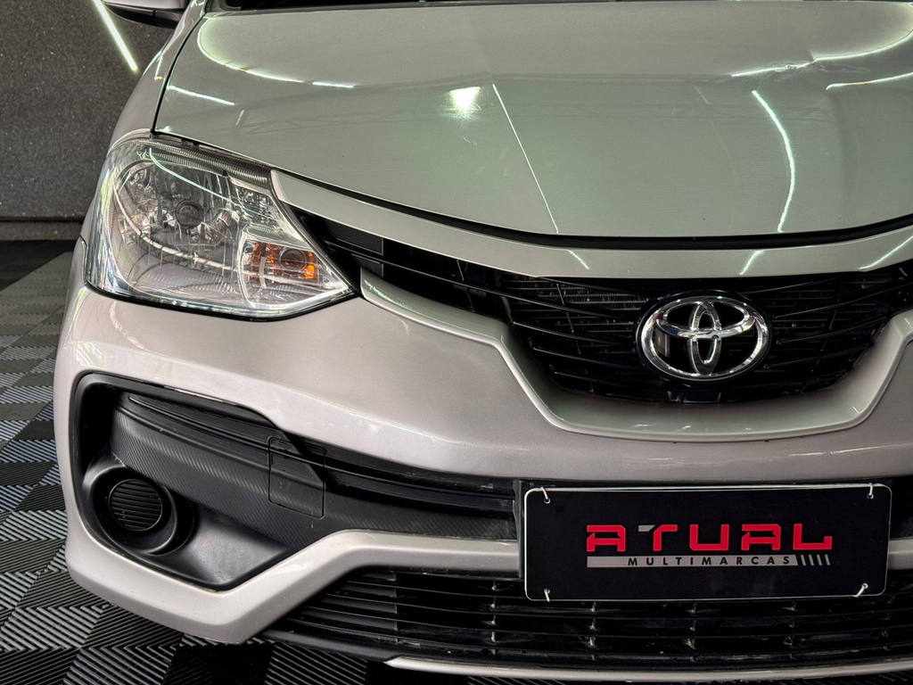Toyota Etios Sedan Prata