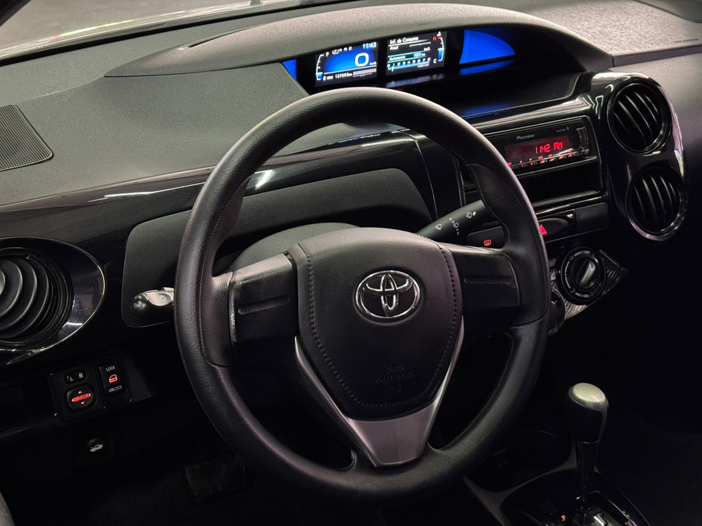 Toyota Etios Sedan Prata