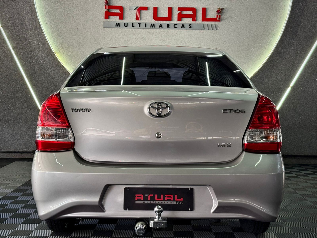 Toyota Etios Sedan Prata