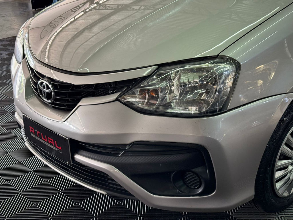 Toyota Etios Sedan Prata