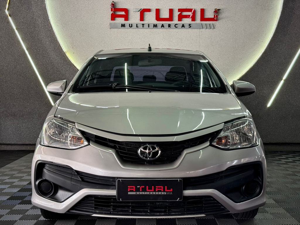 Toyota Etios Sedan Prata