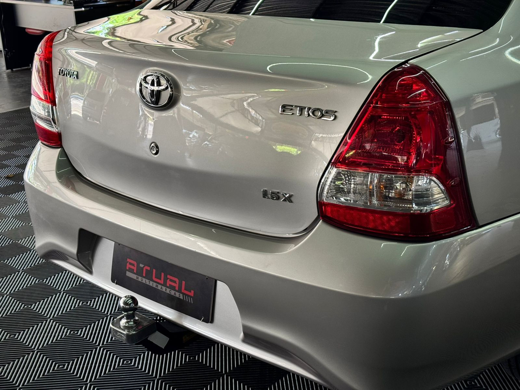 Toyota Etios Sedan Prata