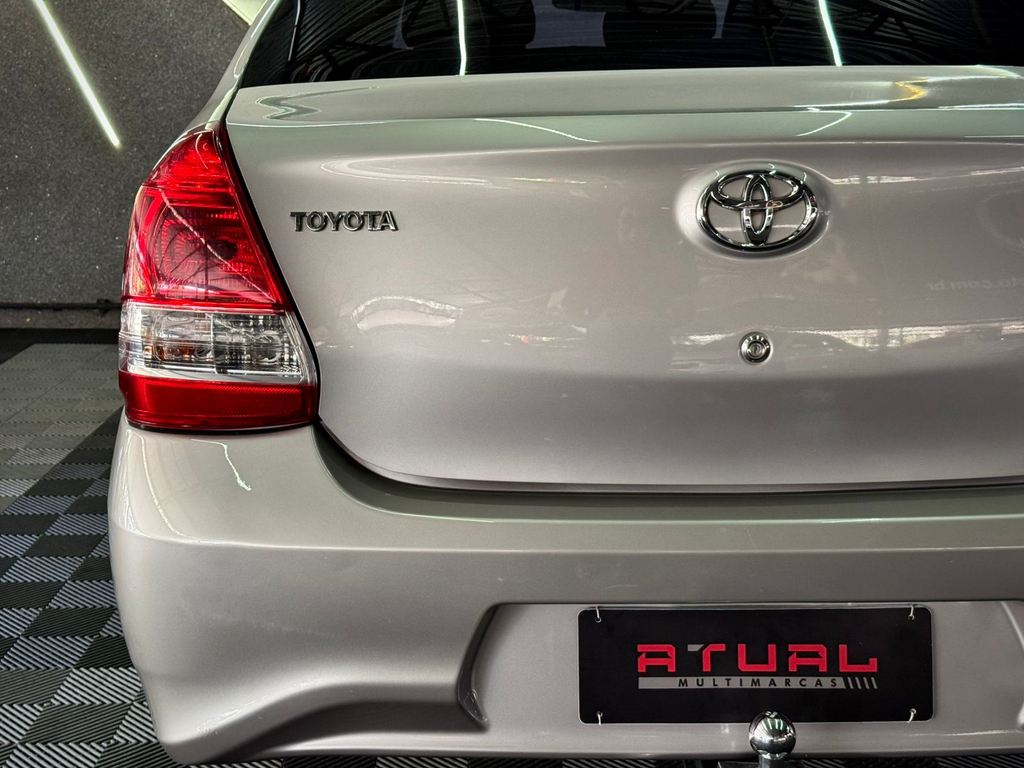 Toyota Etios Sedan Prata
