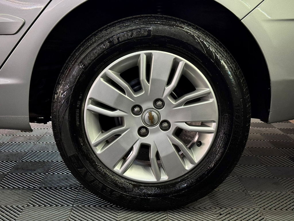Chevrolet Cobalt Prata