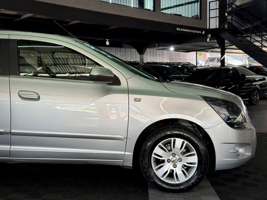 Chevrolet Cobalt Prata