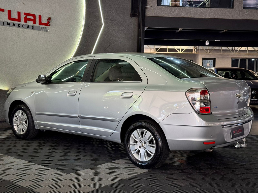 Chevrolet Cobalt Prata