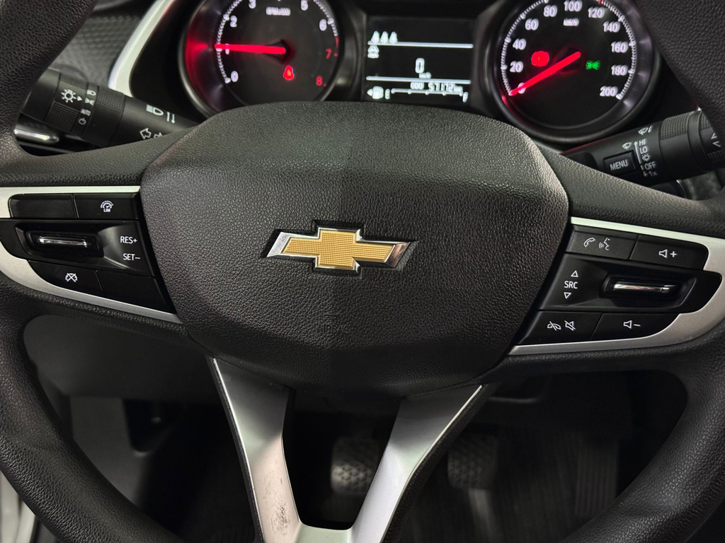 Chevrolet Onix Sedan Prata