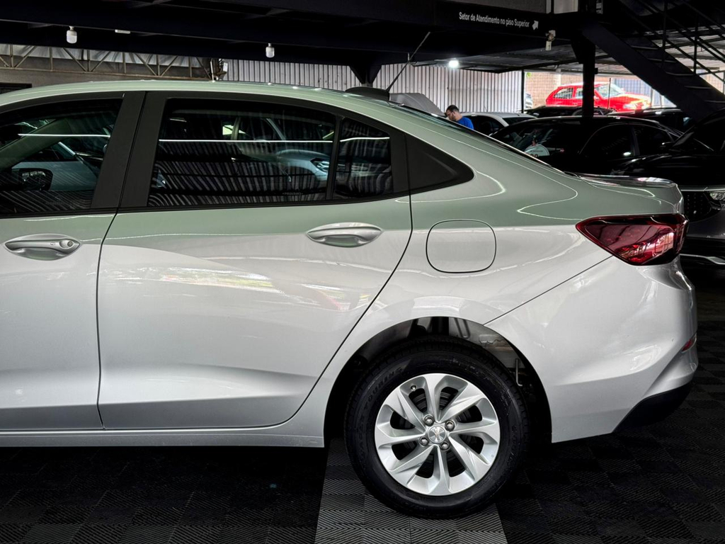Chevrolet Onix Sedan Prata