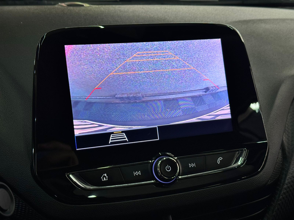 Chevrolet Onix Sedan Prata