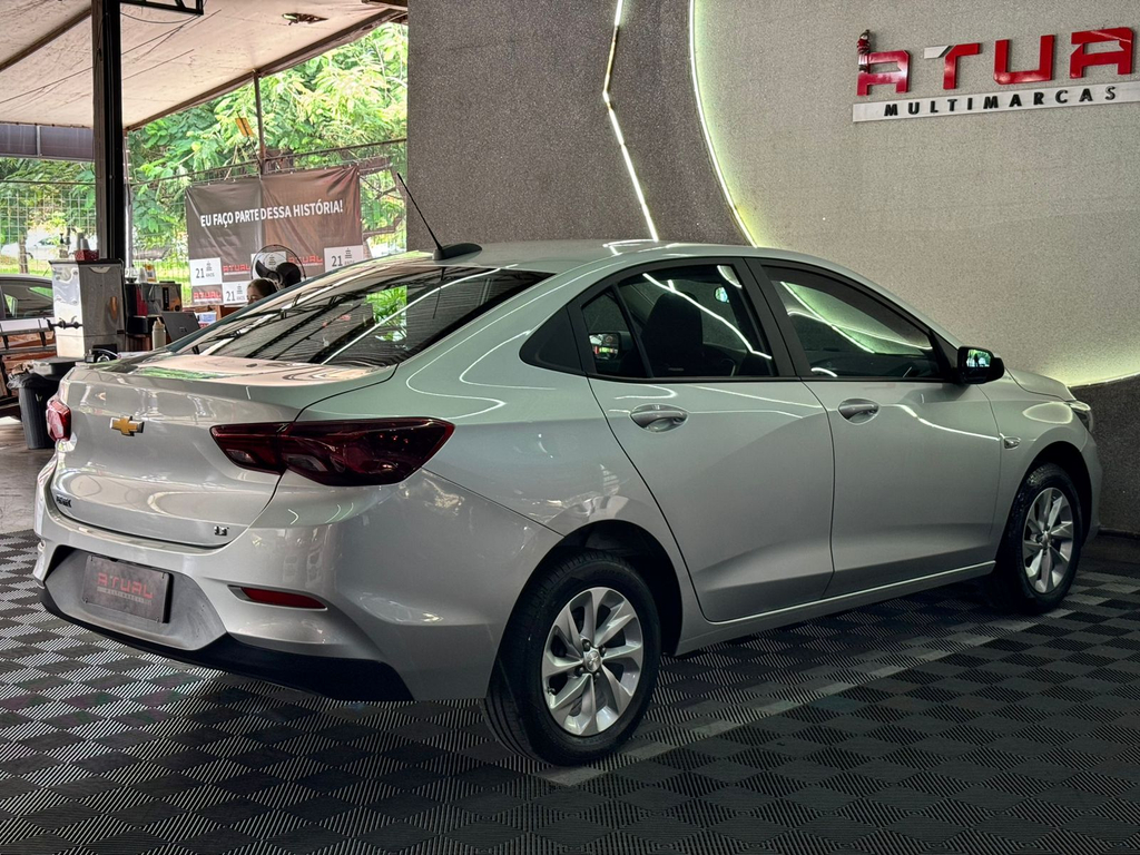 Chevrolet Onix Sedan Prata