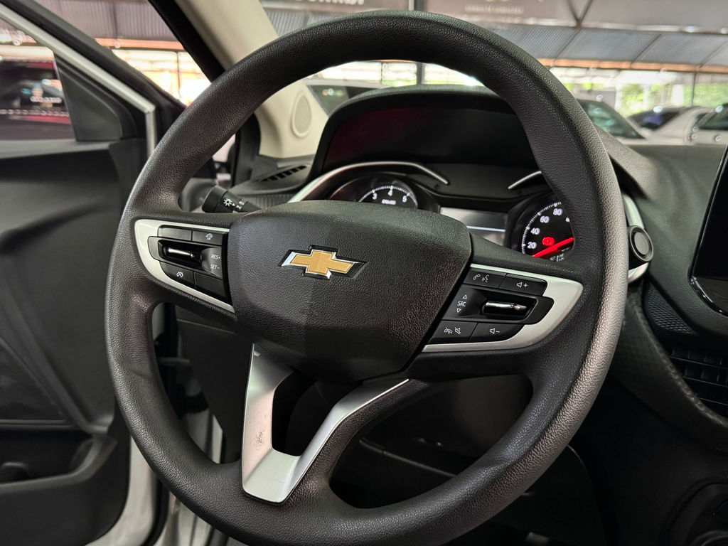 Chevrolet Onix Sedan Prata