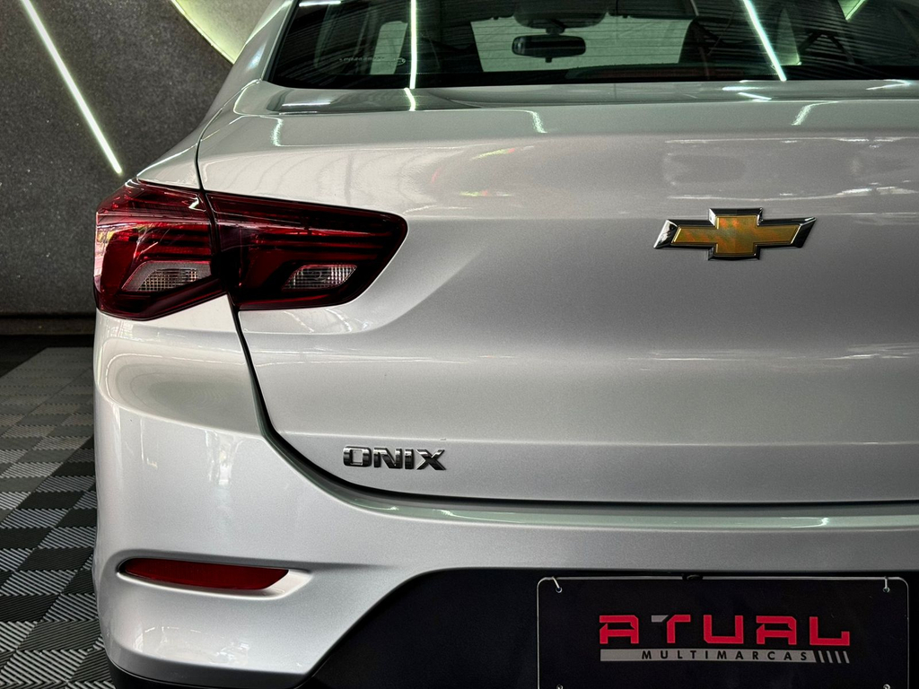 Chevrolet Onix Sedan Prata