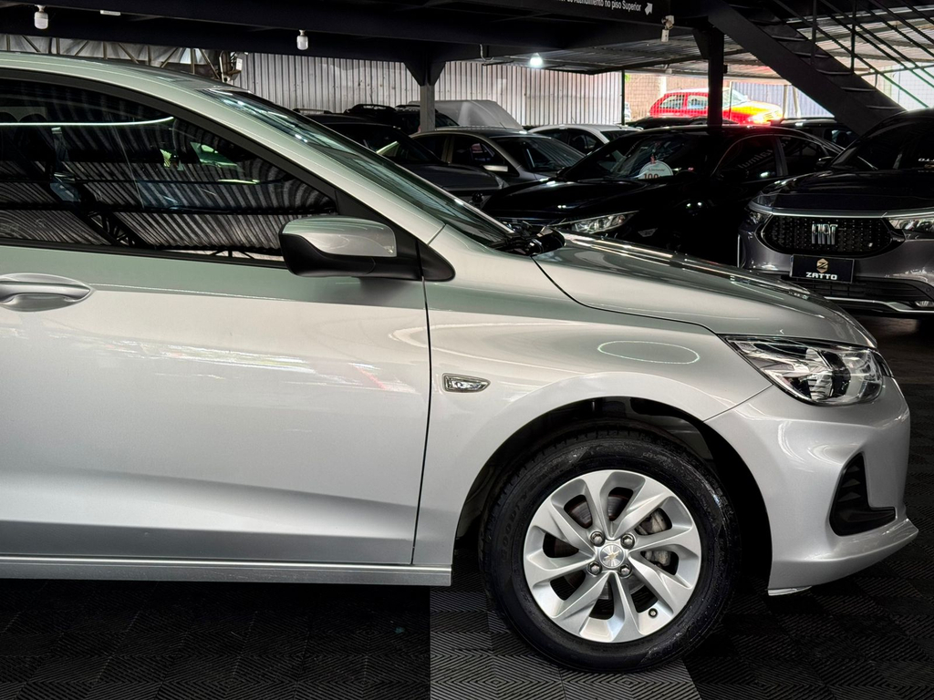 Chevrolet Onix Sedan Prata