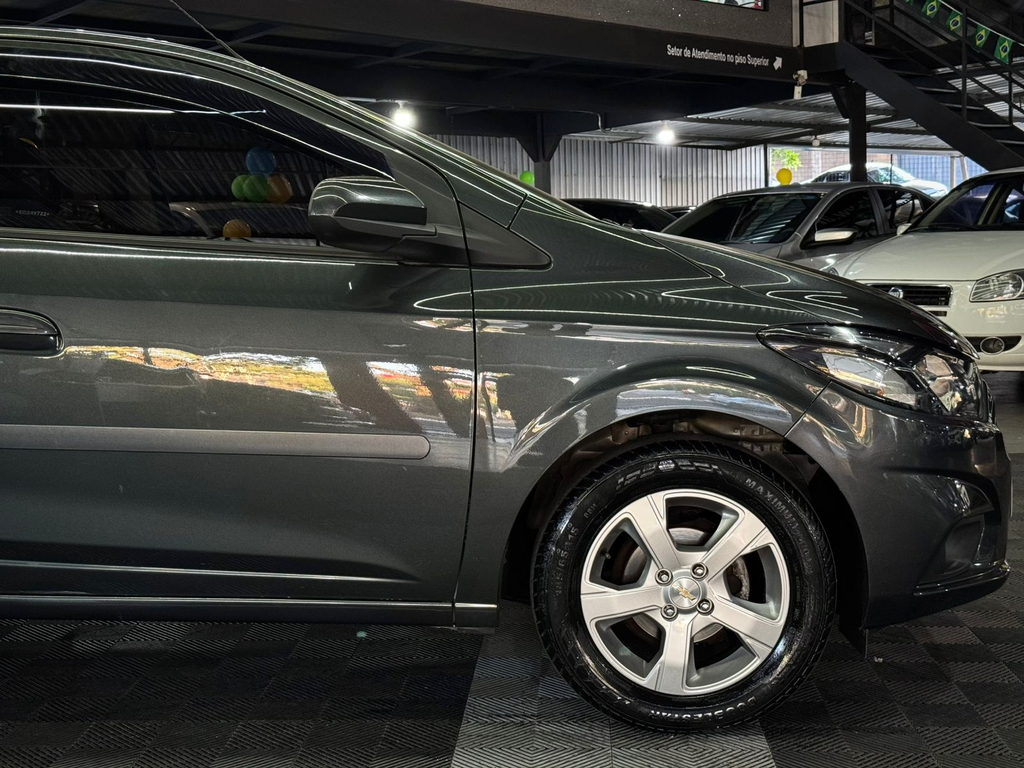 Chevrolet Prisma Cinza