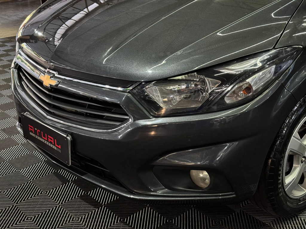 Chevrolet Prisma Cinza