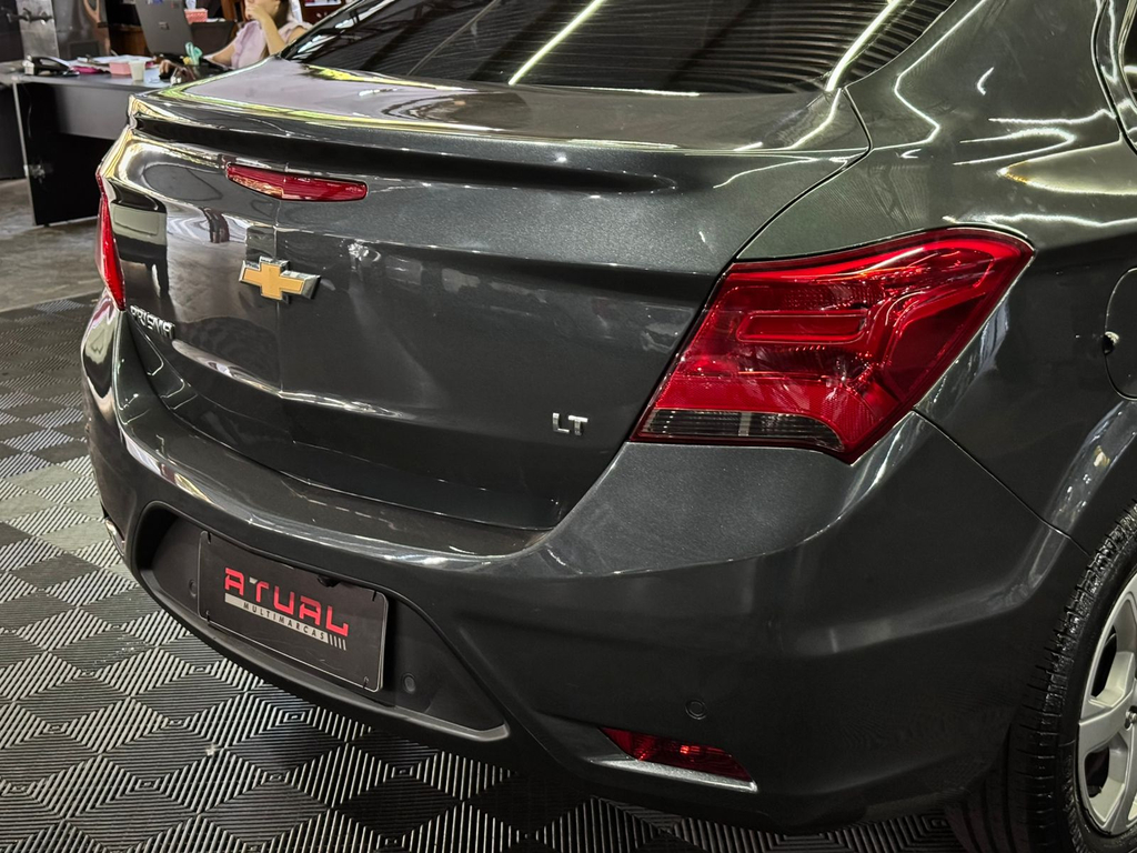 Chevrolet Prisma Cinza