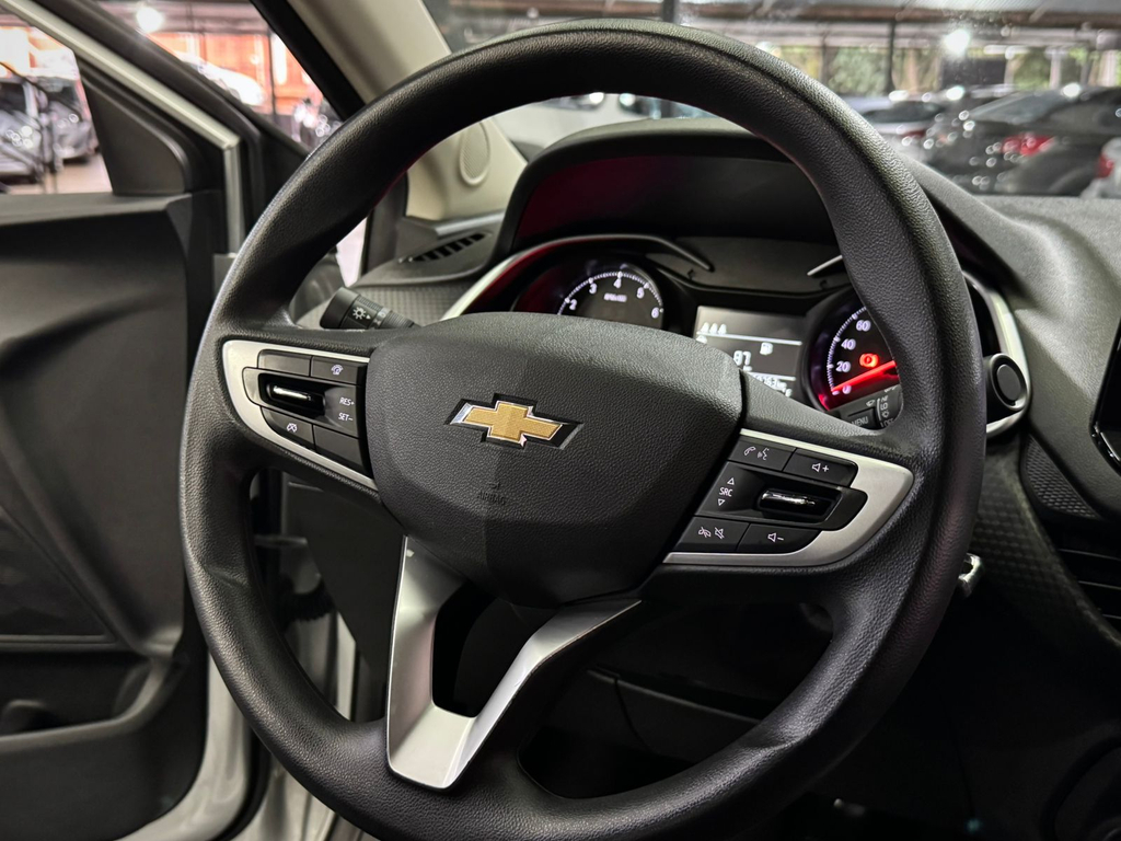 Chevrolet Onix Sedan Prata