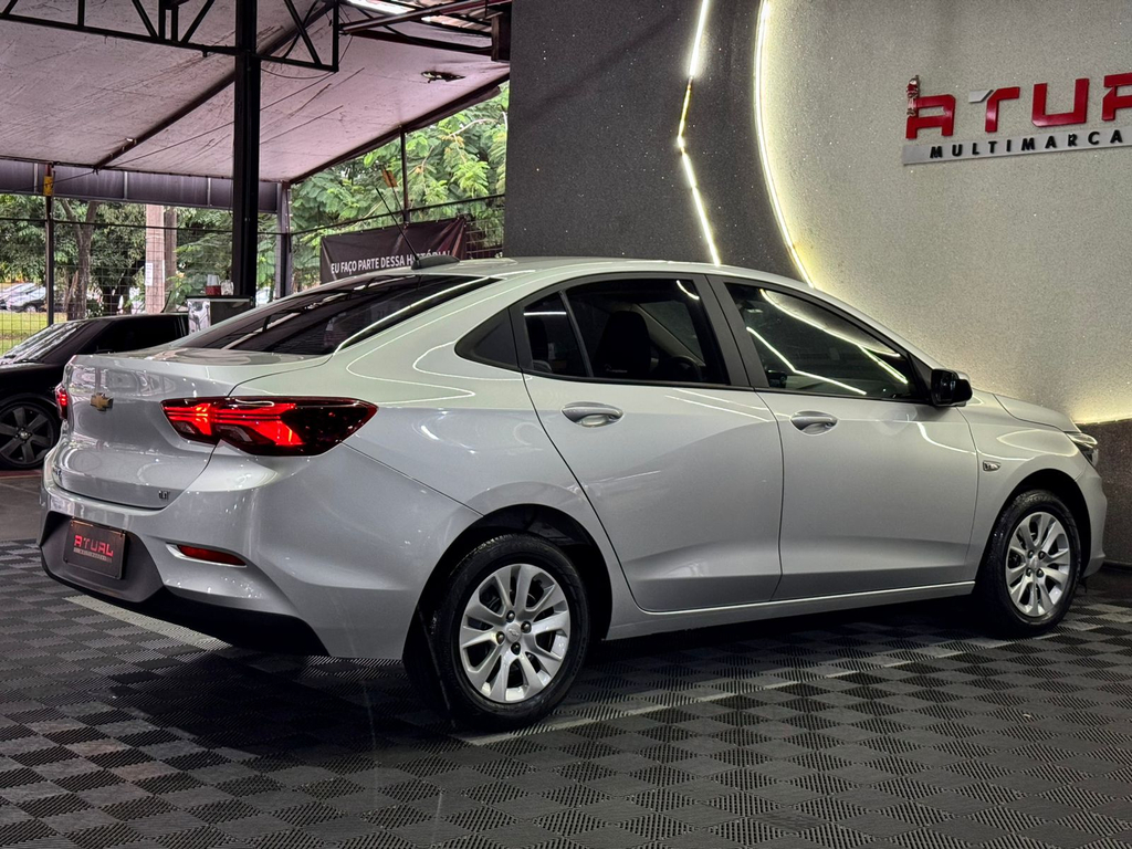 Chevrolet Onix Sedan Prata
