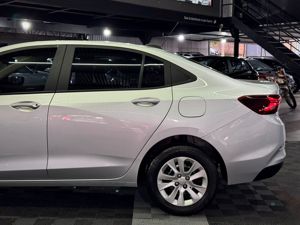 Chevrolet Onix Sedan Prata