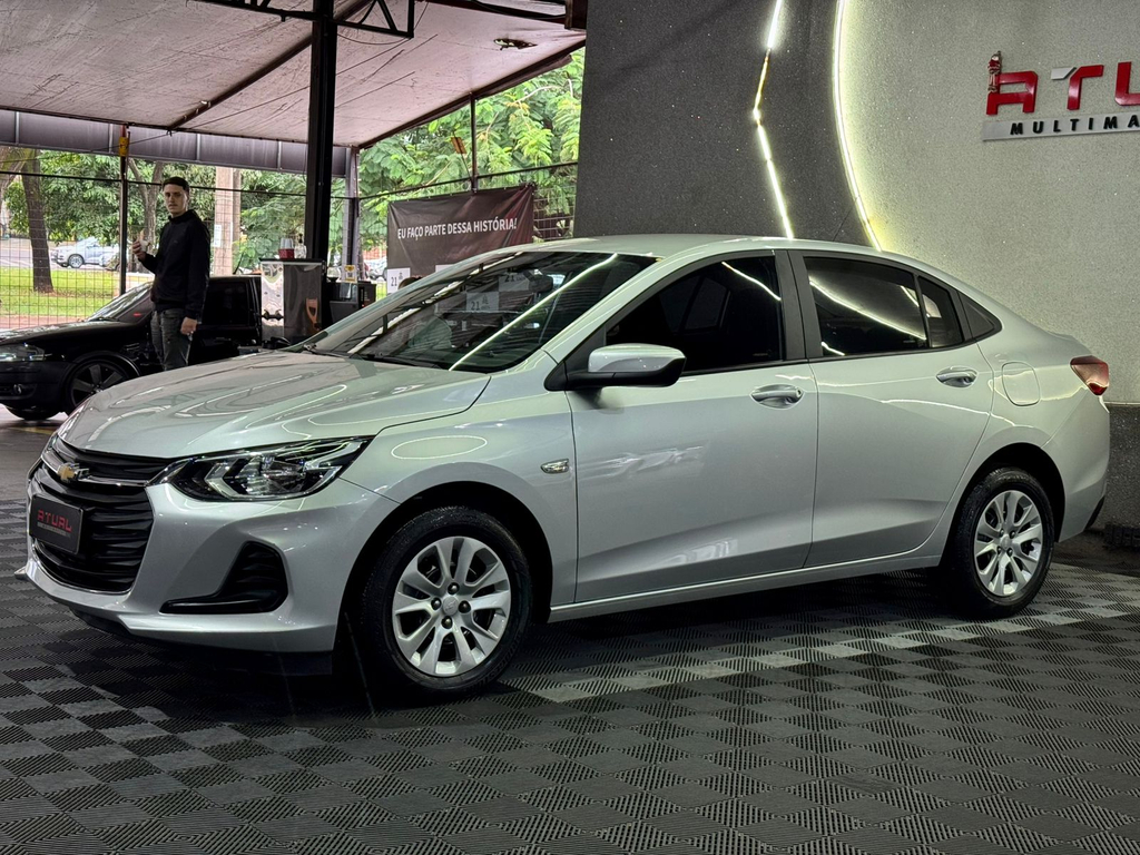 Chevrolet Onix Sedan Prata