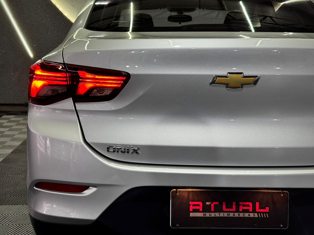 Chevrolet Onix Sedan Prata