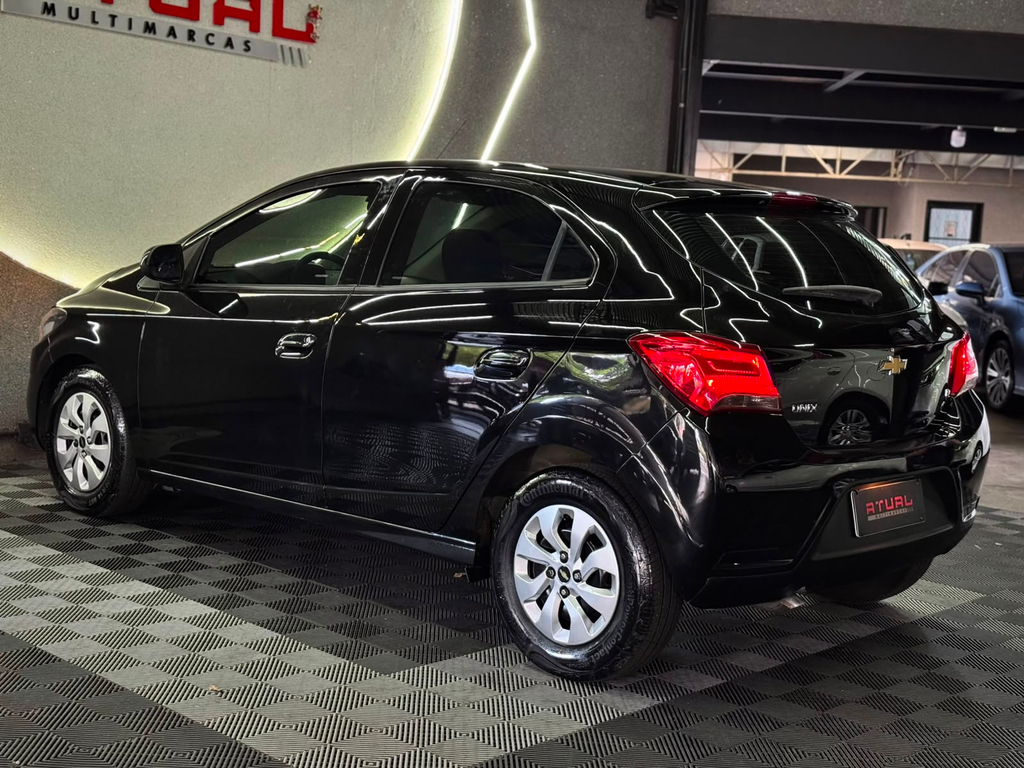 Chevrolet Onix Preto