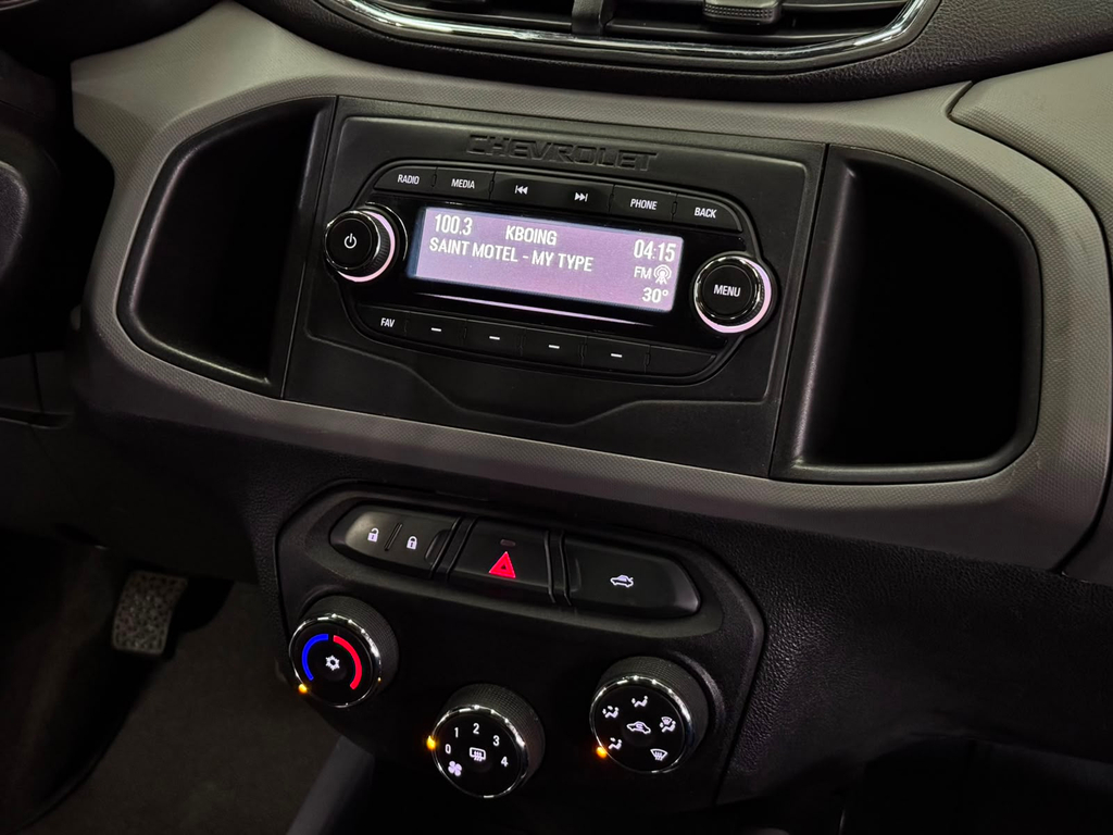 Chevrolet Onix Preto