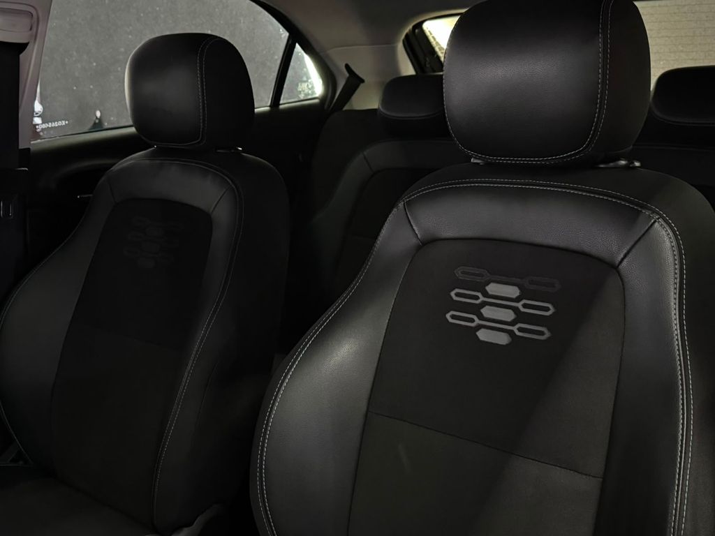 Chevrolet Onix Preto