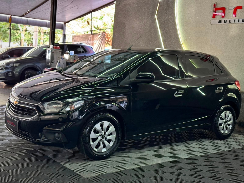 Chevrolet Onix Preto