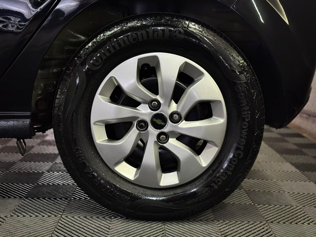 Chevrolet Onix Preto