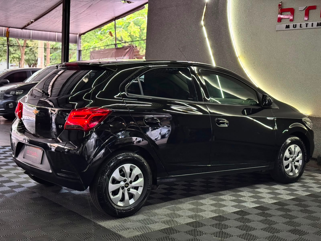 Chevrolet Onix Preto