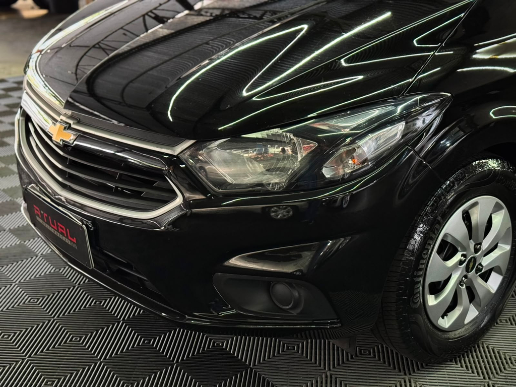 Chevrolet Onix Preto