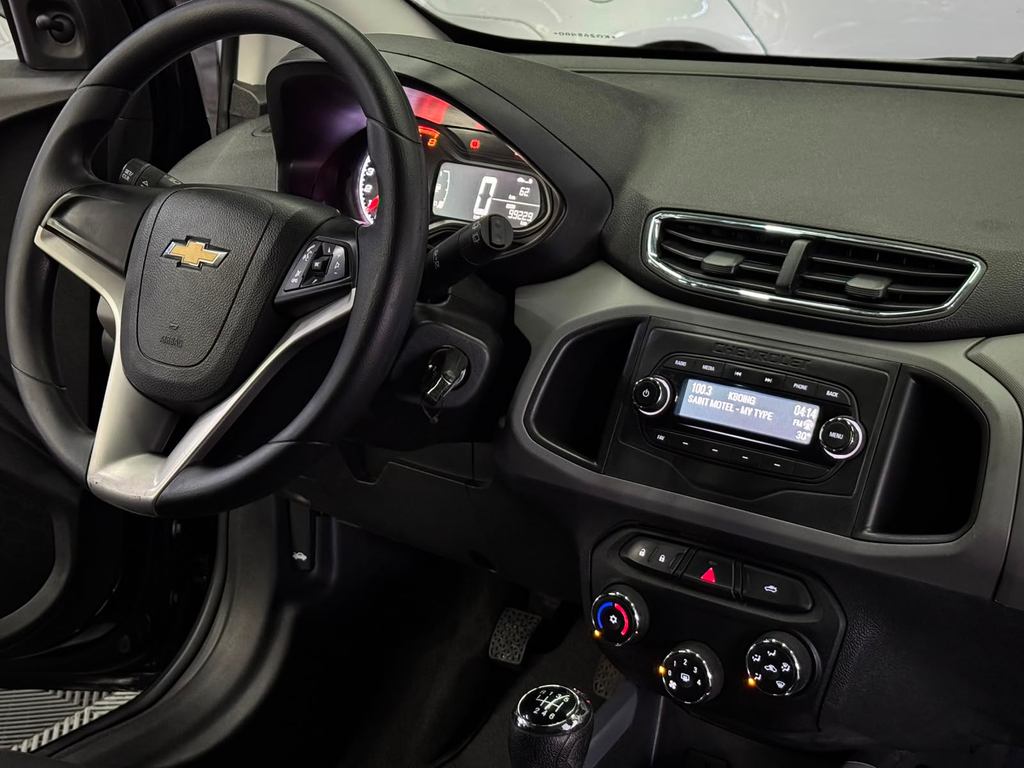Chevrolet Onix Preto