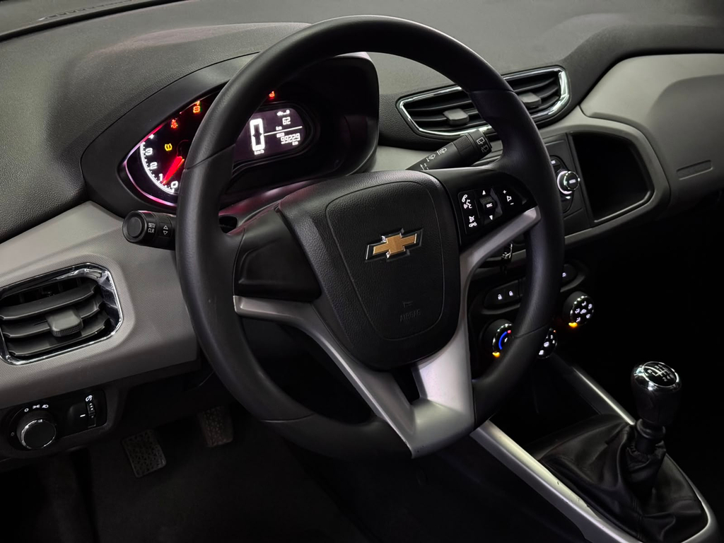Chevrolet Onix Preto