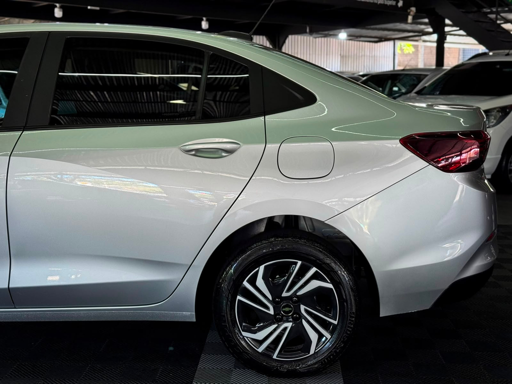 Chevrolet Onix Sedan Prata