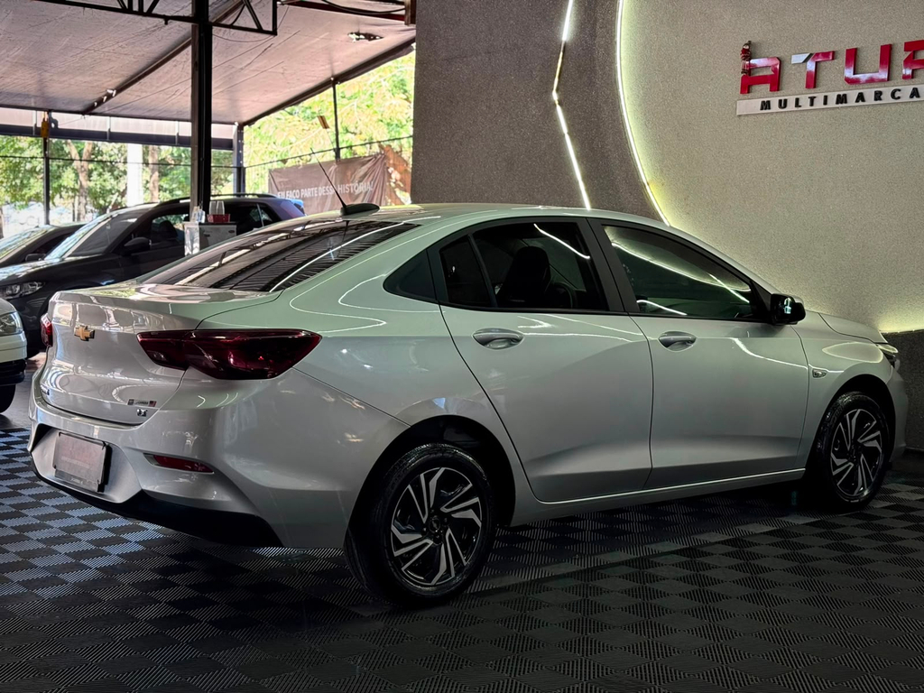 Chevrolet Onix Sedan Prata