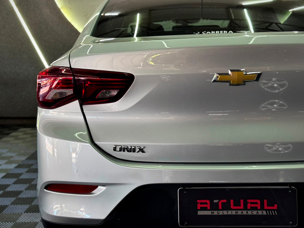Chevrolet Onix Sedan Prata