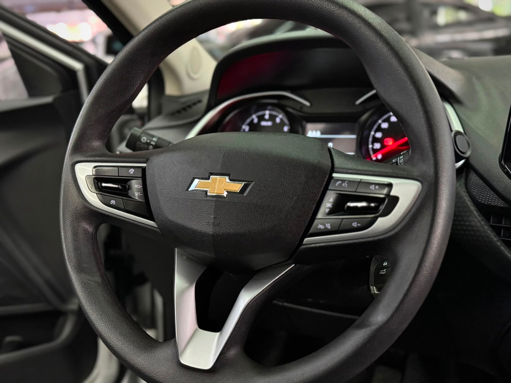 Chevrolet Onix Sedan Prata
