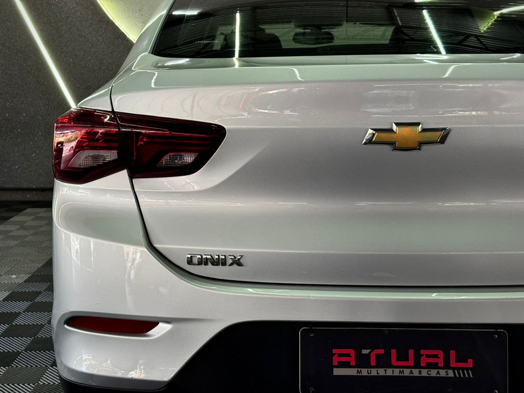Chevrolet Onix Sedan Prata