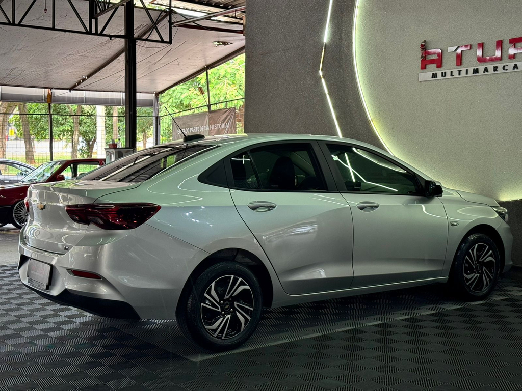 Chevrolet Onix Sedan Prata