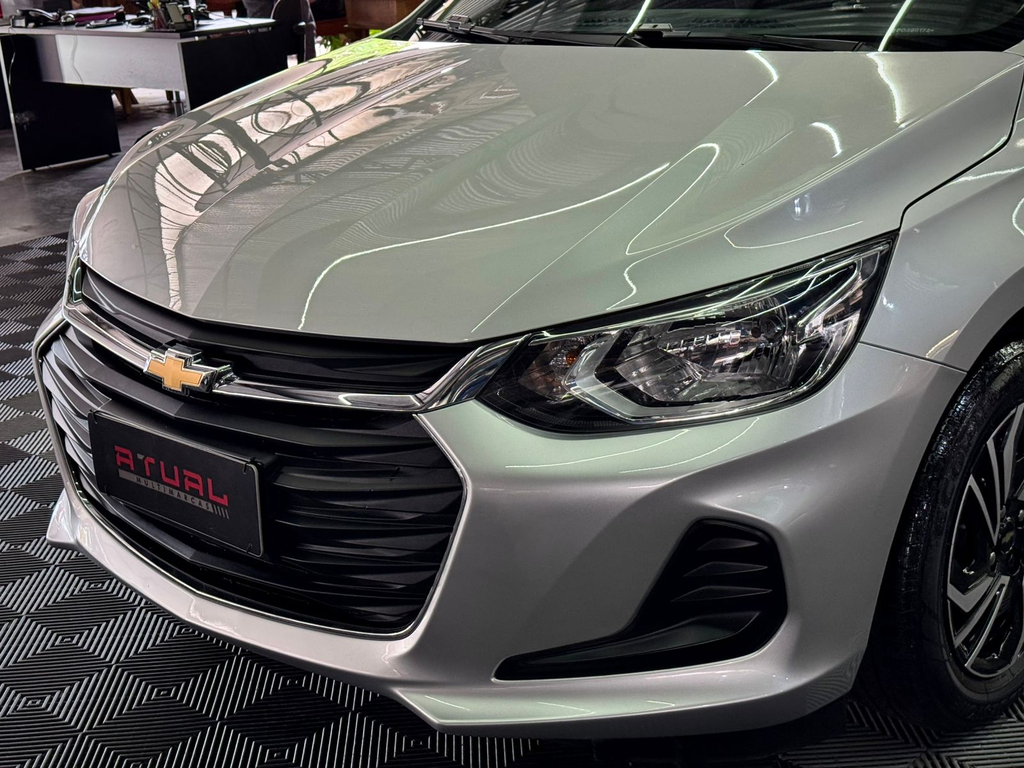 Chevrolet Onix Sedan Prata