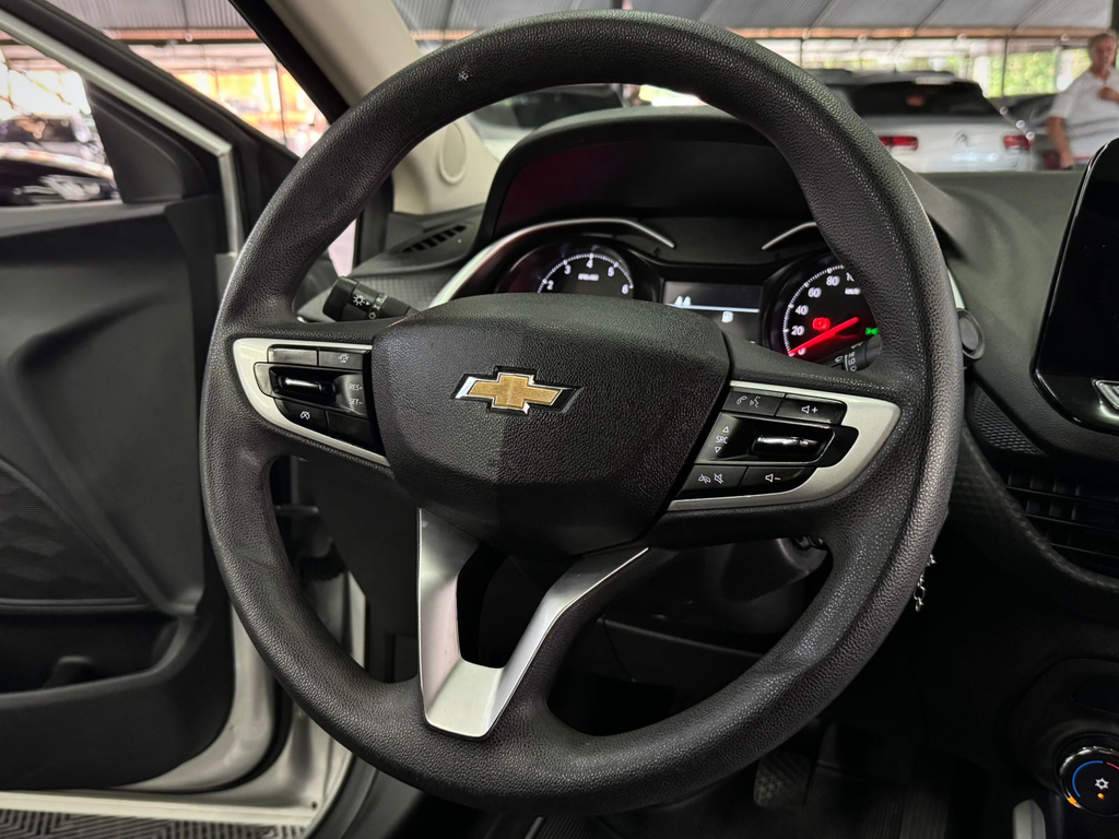 Chevrolet Onix Sedan Prata