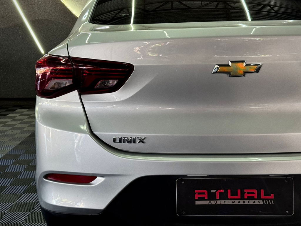 Chevrolet Onix Sedan Prata