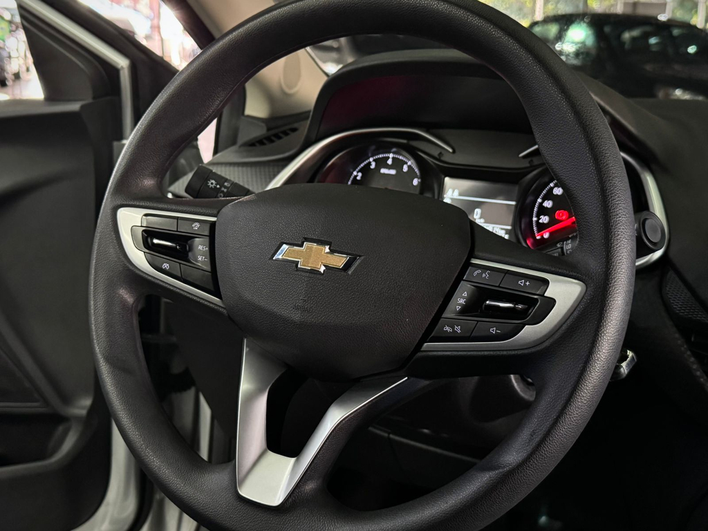 Chevrolet Onix Sedan Prata