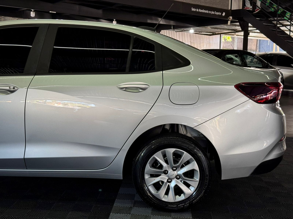 Chevrolet Onix Sedan Prata