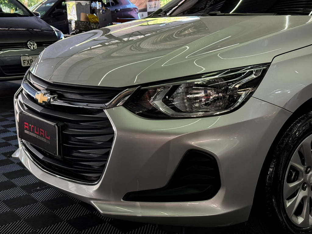 Chevrolet Onix Sedan Prata