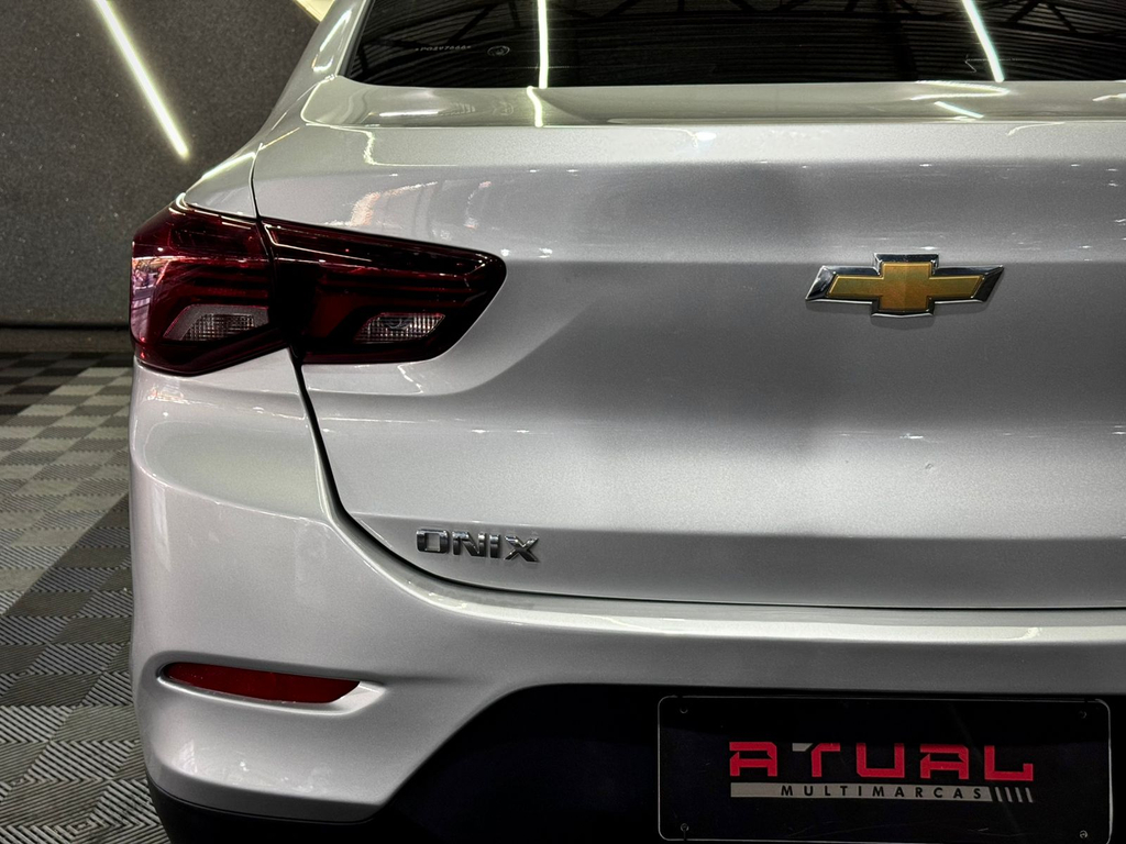Chevrolet Onix Sedan Prata